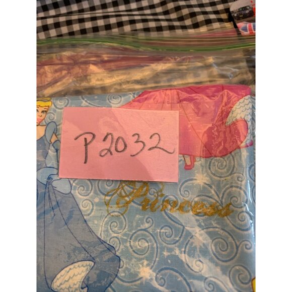 Disney Princess Cotton Fabric 3/8 Yard Swirl Print Belle Cinderella Snow White F - Picture 7 of 7